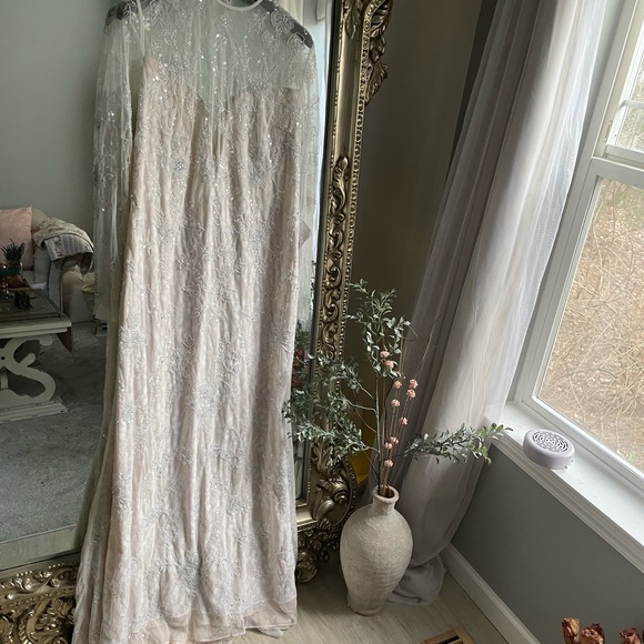 Mac Duggal LONG SLEEVE FLORAL EMBELLISHED GOWN - Picture 4 of 7